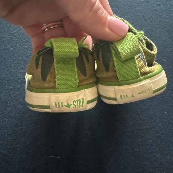 The cutest little converse! Kids Green Frog Canvas Shoes- EUC🐸lots of life left! - Picture 6 of 9